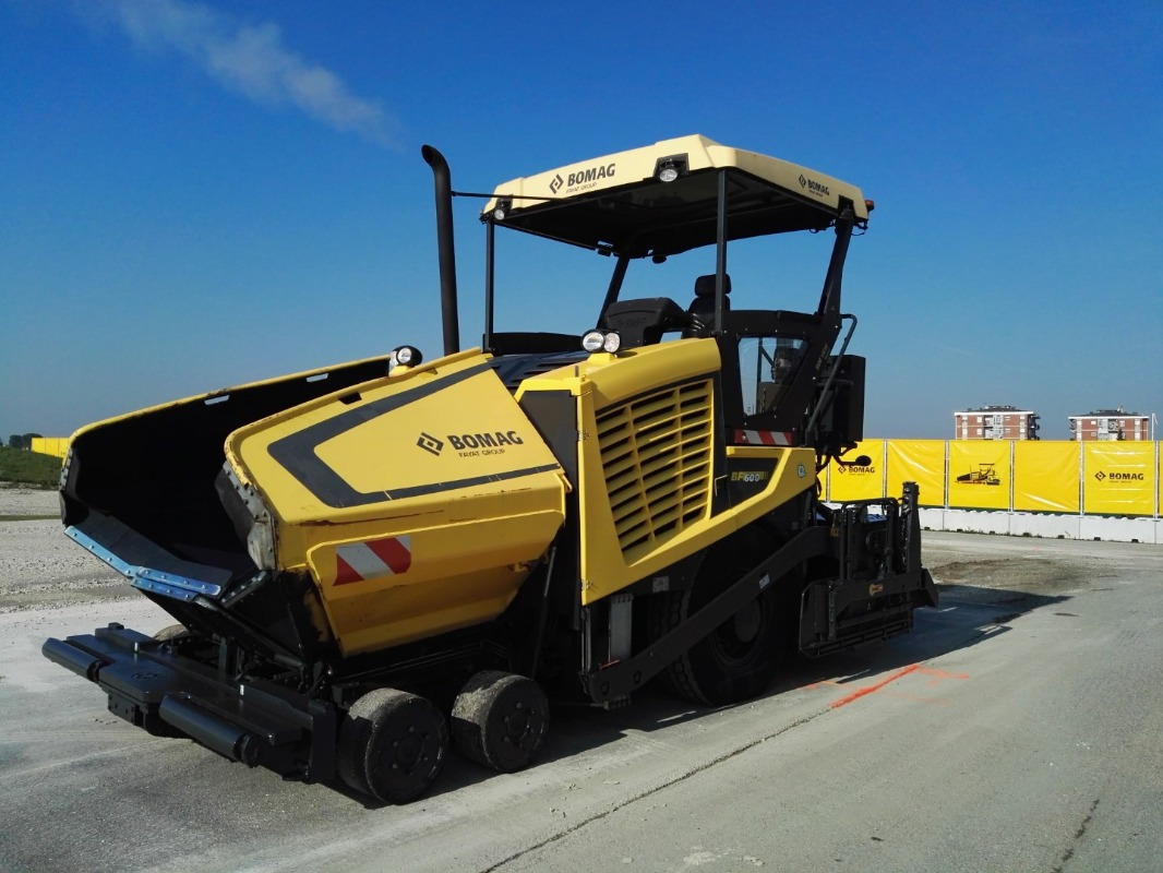 BOMAG IT BF 600 P-2 S500  Stage IV/Tier 4f - Acabadora: foto 1 BOMAG IT BF 600 P-2 S500  Stage IV/Tier 4f - Acabadora: foto 1