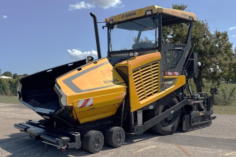 BOMAG IT BF 600 P-2 S500  Stage IV/Tier 4f - Acabadora: foto 1 BOMAG IT BF 600 P-2 S500  Stage IV/Tier 4f - Acabadora: foto 1