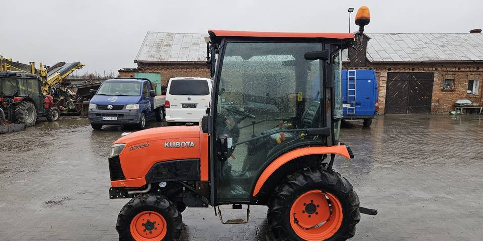 Ciągnik Kubota B2650 4x4 klima 26 KM hydrostat - Trator: foto 1 Ciągnik Kubota B2650 4x4 klima 26 KM hydrostat - Trator: foto 1