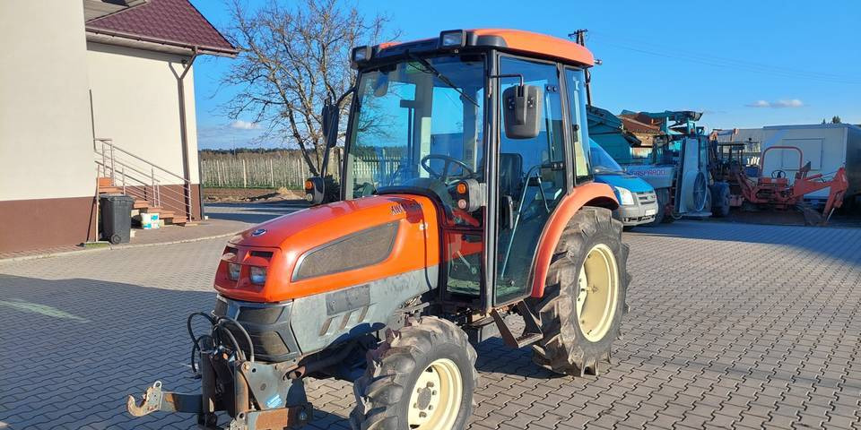 Kioti EX50 HST 50KM klimatyzacja przedni TUZ - Trator: foto 2 Kioti EX50 HST 50KM klimatyzacja przedni TUZ - Trator: foto 2