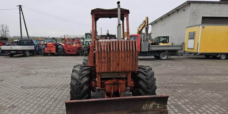 Koparka łańcuchowa Ditch Witch 7610 - Escavadeira de rodas: foto 3 Koparka łańcuchowa Ditch Witch 7610 - Escavadeira de rodas: foto 3