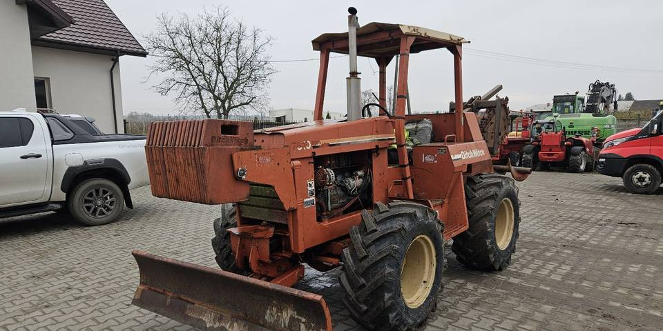 Koparka łańcuchowa Ditch Witch 7610 - Escavadeira de rodas: foto 2 Koparka łańcuchowa Ditch Witch 7610 - Escavadeira de rodas: foto 2