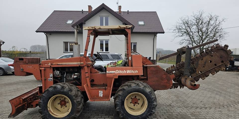 Koparka łańcuchowa Ditch Witch 7610 - Escavadeira de rodas: foto 1 Koparka łańcuchowa Ditch Witch 7610 - Escavadeira de rodas: foto 1