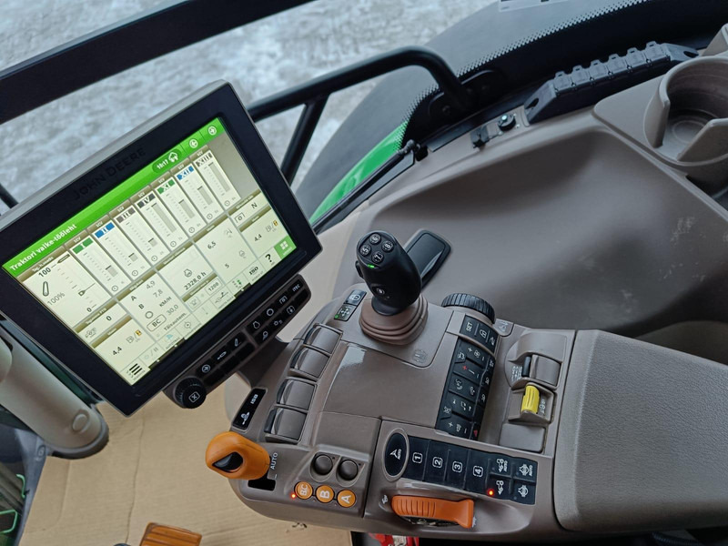 Trator John Deere 6215R: foto 12