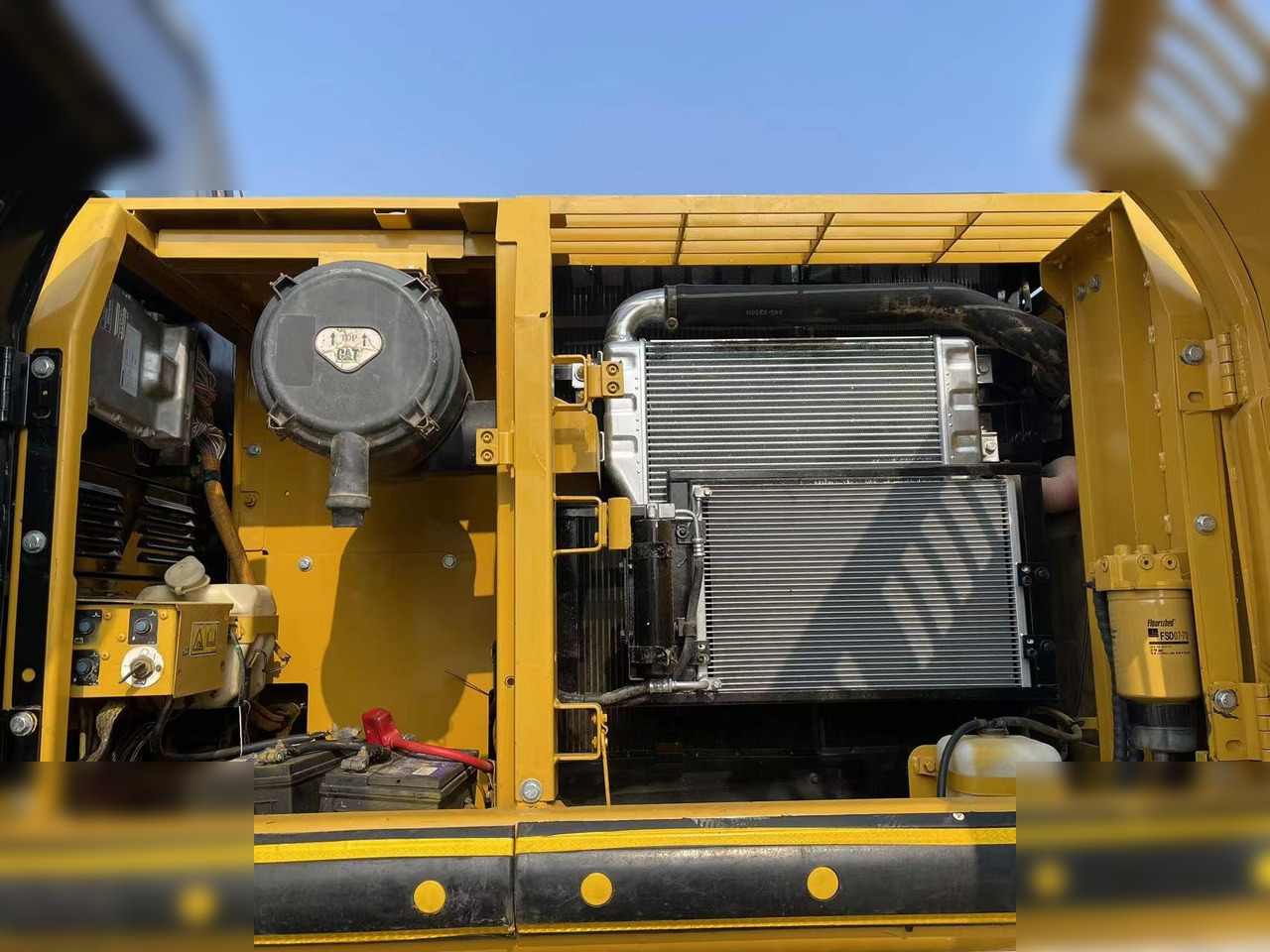 CATERPILLAR 320D - Escavadora de rastos: foto 2 CATERPILLAR 320D - Escavadora de rastos: foto 2