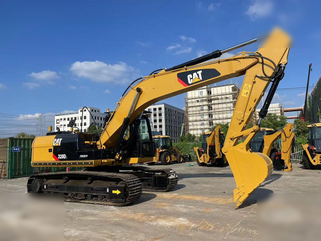 CATERPILLAR 320DL - Escavadora de rastos: foto 2 CATERPILLAR 320DL - Escavadora de rastos: foto 2