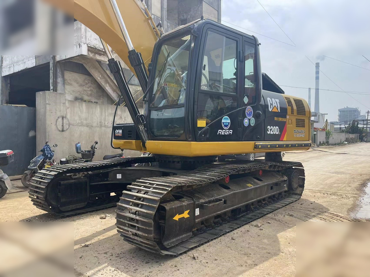 CATERPILLAR 320DL - Escavadora de rastos: foto 3 CATERPILLAR 320DL - Escavadora de rastos: foto 3