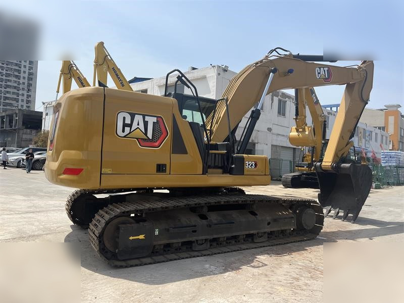 CATERPILLAR 323 - Escavadora de rastos: foto 2 CATERPILLAR 323 - Escavadora de rastos: foto 2