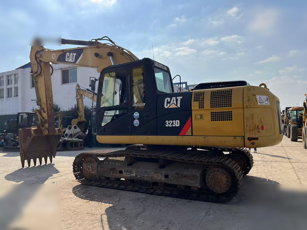 CATERPILLAR 323D - Escavadora de rastos: foto 4 CATERPILLAR 323D - Escavadora de rastos: foto 4
