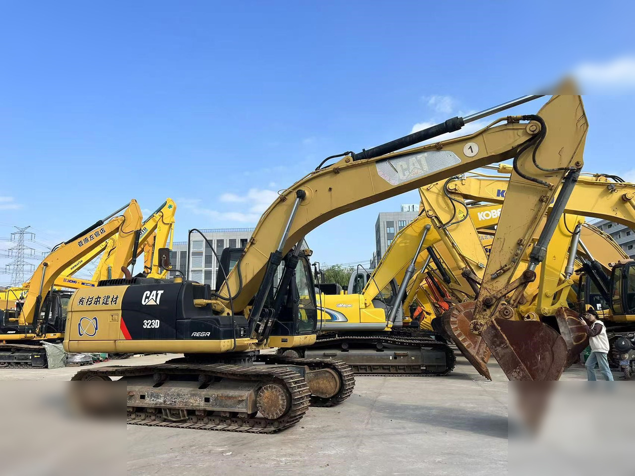 CATERPILLAR 323D - Escavadora de rastos: foto 1 CATERPILLAR 323D - Escavadora de rastos: foto 1