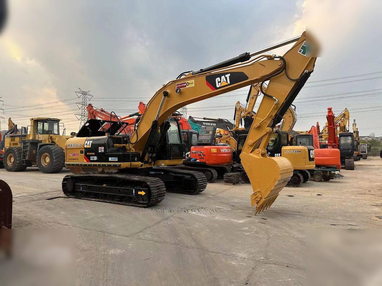 CATERPILLAR 323DL - Escavadora de rastos: foto 1 CATERPILLAR 323DL - Escavadora de rastos: foto 1