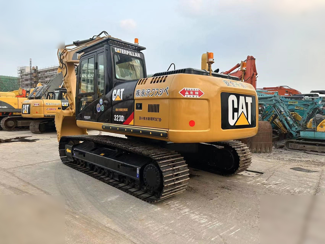 CATERPILLAR 323DL - Escavadora de rastos: foto 5 CATERPILLAR 323DL - Escavadora de rastos: foto 5