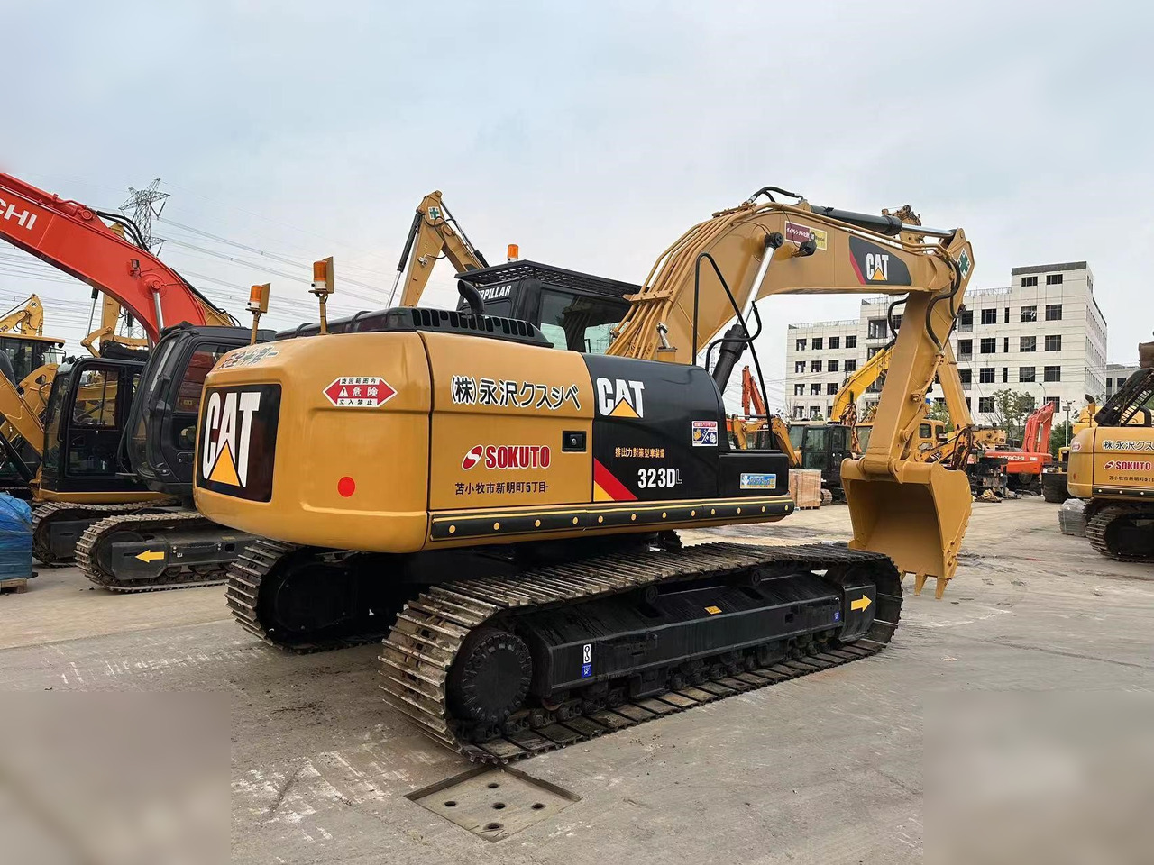 CATERPILLAR 323DL - Escavadora de rastos: foto 4 CATERPILLAR 323DL - Escavadora de rastos: foto 4