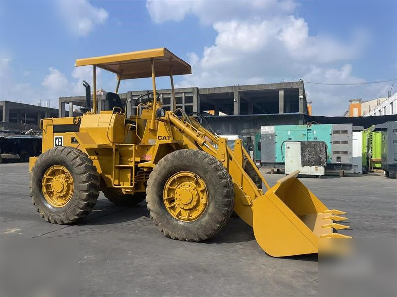 CATERPILLAR 910 - Pá carregadora de rodas: foto 1 CATERPILLAR 910 - Pá carregadora de rodas: foto 1