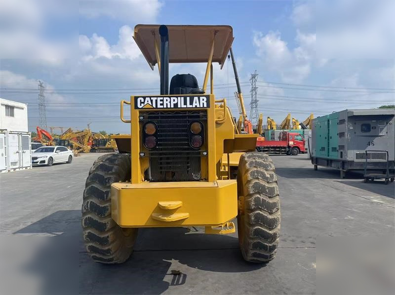 CATERPILLAR 910 - Pá carregadora de rodas: foto 4 CATERPILLAR 910 - Pá carregadora de rodas: foto 4