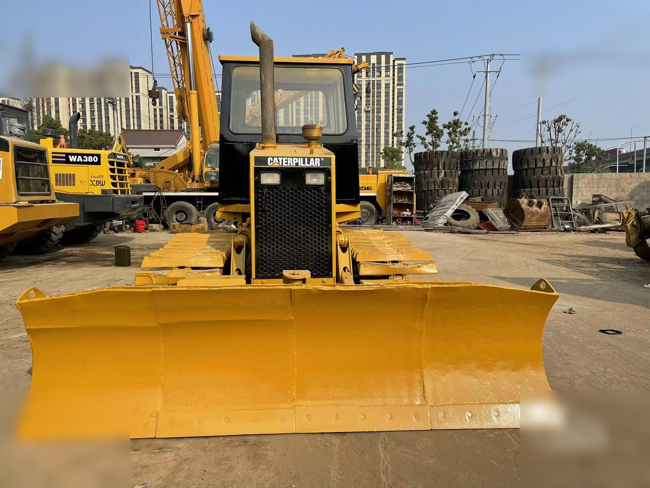 CATERPILLAR D4C - Buldôzer: foto 2 CATERPILLAR D4C - Buldôzer: foto 2