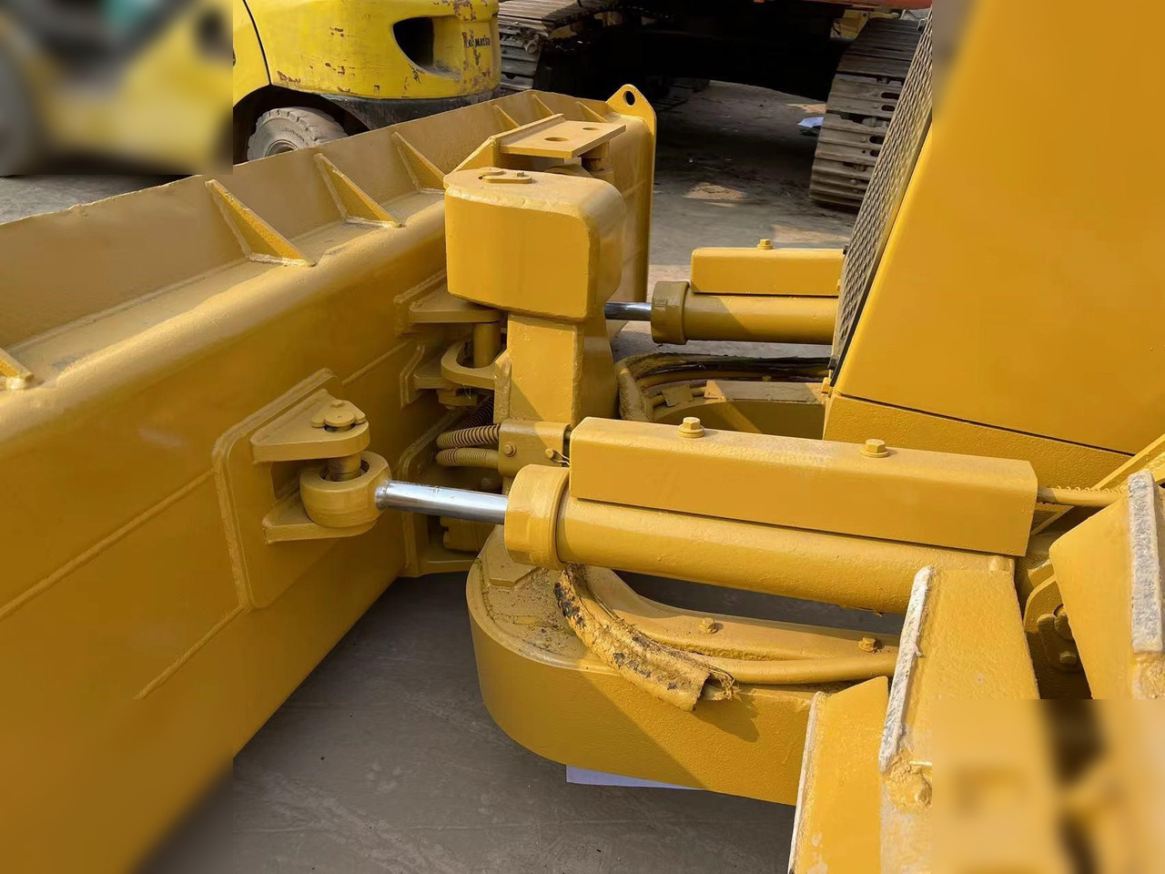 CATERPILLAR D4C - Buldôzer: foto 4 CATERPILLAR D4C - Buldôzer: foto 4