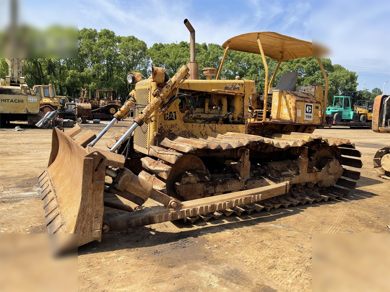 CATERPILLAR D5B - Buldôzer: foto 1 CATERPILLAR D5B - Buldôzer: foto 1