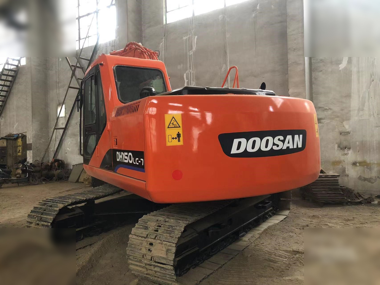 DOOSAN DH150 LC-7 - Escavadora de rastos: foto 3 DOOSAN DH150 LC-7 - Escavadora de rastos: foto 3