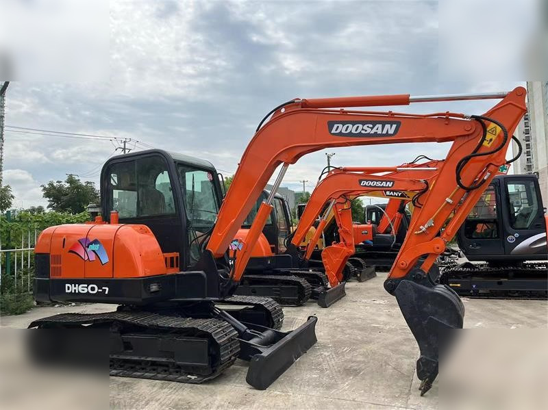 DOOSAN DH60-7 - Escavadora de rastos: foto 2 DOOSAN DH60-7 - Escavadora de rastos: foto 2