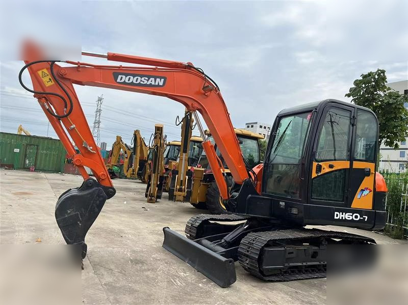 DOOSAN DH60-7 - Escavadora de rastos: foto 4 DOOSAN DH60-7 - Escavadora de rastos: foto 4