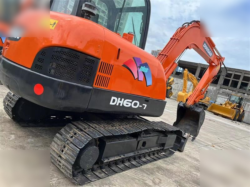 DOOSAN DH60-7 - Escavadora de rastos: foto 3 DOOSAN DH60-7 - Escavadora de rastos: foto 3