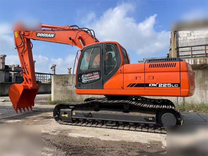 DOOSAN DX225 LC - Escavadora de rastos: foto 1 DOOSAN DX225 LC - Escavadora de rastos: foto 1