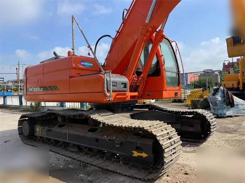 DOOSAN DX225 LC - Escavadora de rastos: foto 2 DOOSAN DX225 LC - Escavadora de rastos: foto 2