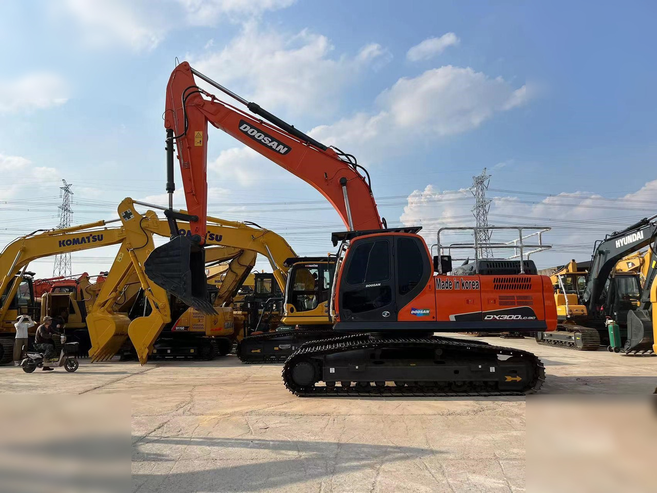 DOOSAN DX300 LC-9C - Escavadora de rastos: foto 1 DOOSAN DX300 LC-9C - Escavadora de rastos: foto 1