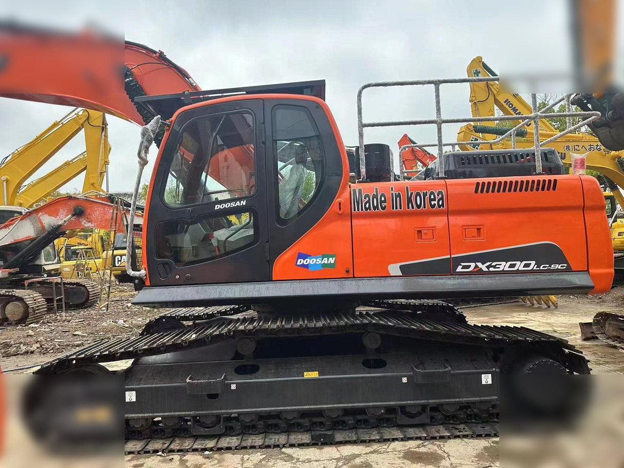 DOOSAN DX300 LC - Escavadora de rastos: foto 2 DOOSAN DX300 LC - Escavadora de rastos: foto 2