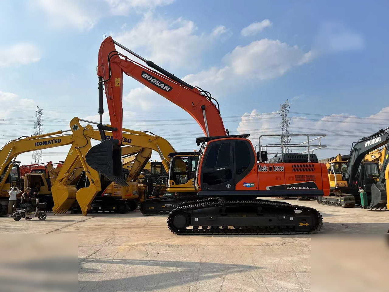 DOOSAN DX300 LCA - Escavadora de rastos: foto 1 DOOSAN DX300 LCA - Escavadora de rastos: foto 1