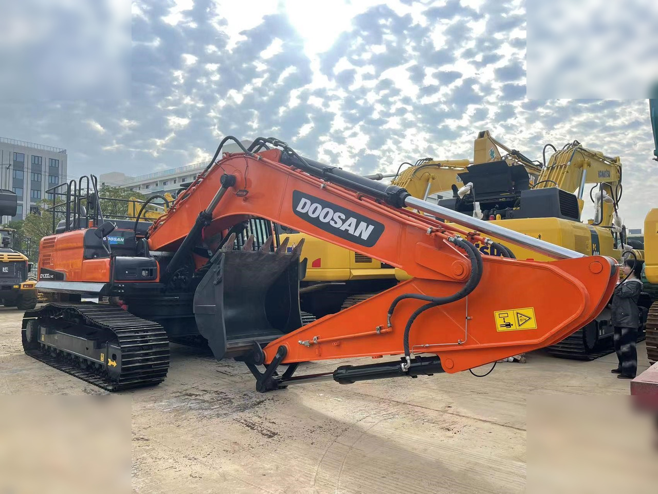 DOOSAN DX300 LCA - Escavadora de rastos: foto 1 DOOSAN DX300 LCA - Escavadora de rastos: foto 1