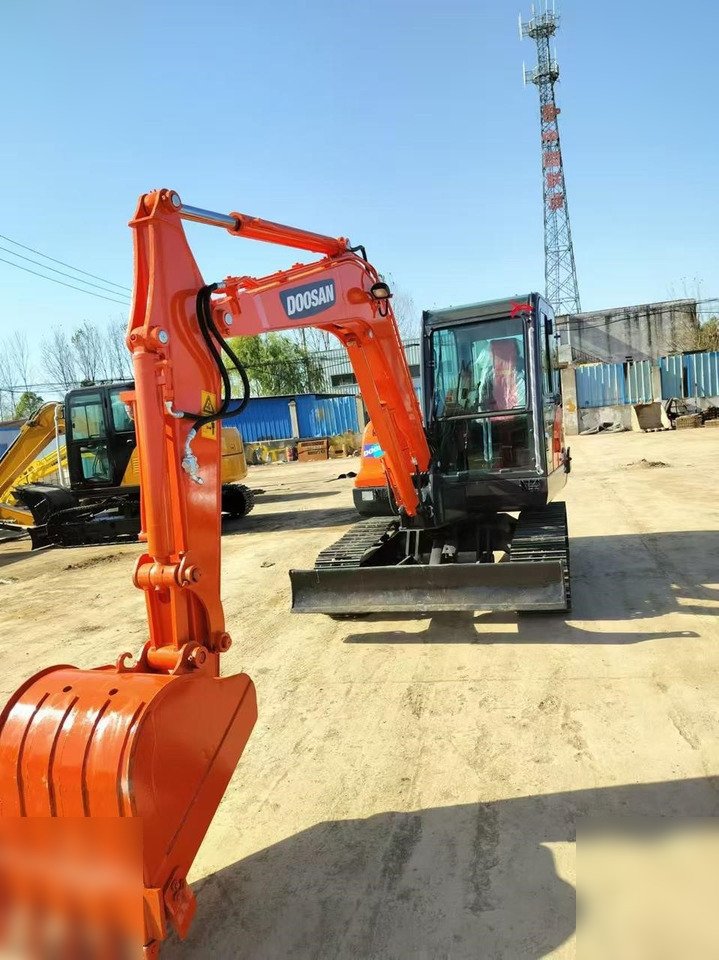 DOOSAN DX60-9C - Escavadora de rastos: foto 4 DOOSAN DX60-9C - Escavadora de rastos: foto 4