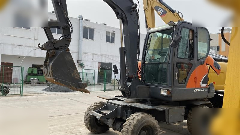 DOOSAN DX60W ECO - Escavadeira de rodas: foto 2 DOOSAN DX60W ECO - Escavadeira de rodas: foto 2