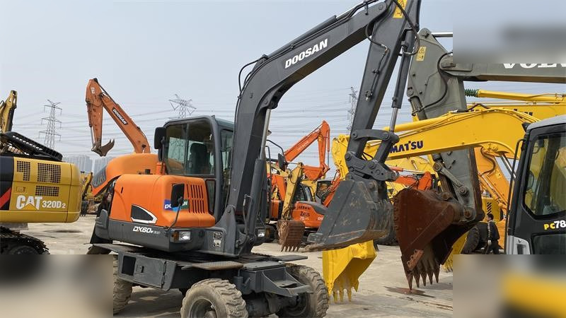 DOOSAN DX60W ECO - Escavadeira de rodas: foto 3 DOOSAN DX60W ECO - Escavadeira de rodas: foto 3