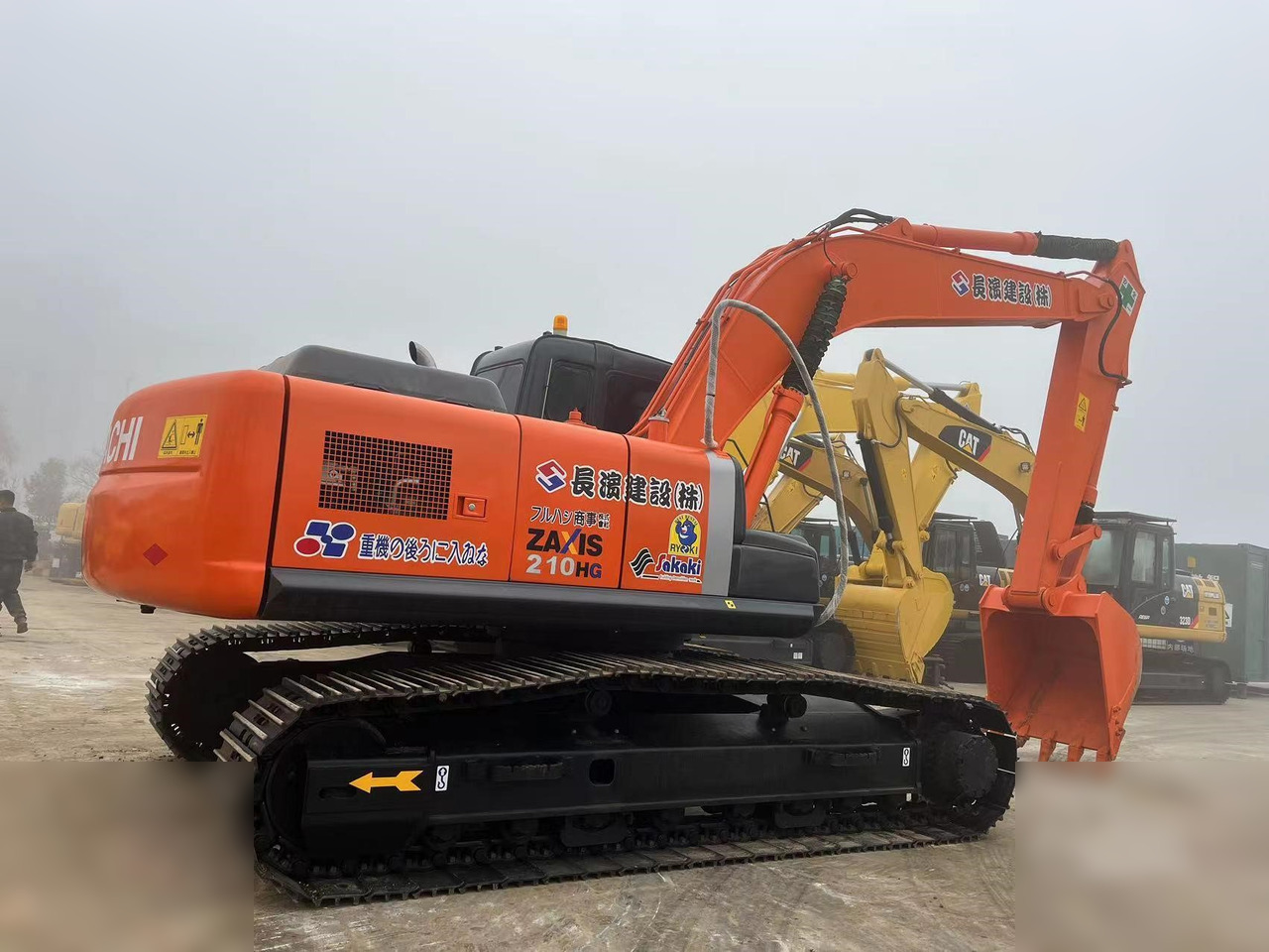 HITACHI ZX210 LC-3G - Escavadora de rastos: foto 2 HITACHI ZX210 LC-3G - Escavadora de rastos: foto 2