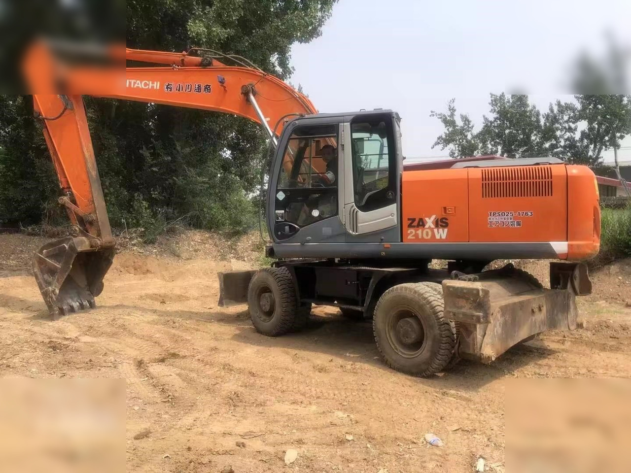 HITACHI ZX210W - Escavadeira de rodas: foto 4 HITACHI ZX210W - Escavadeira de rodas: foto 4