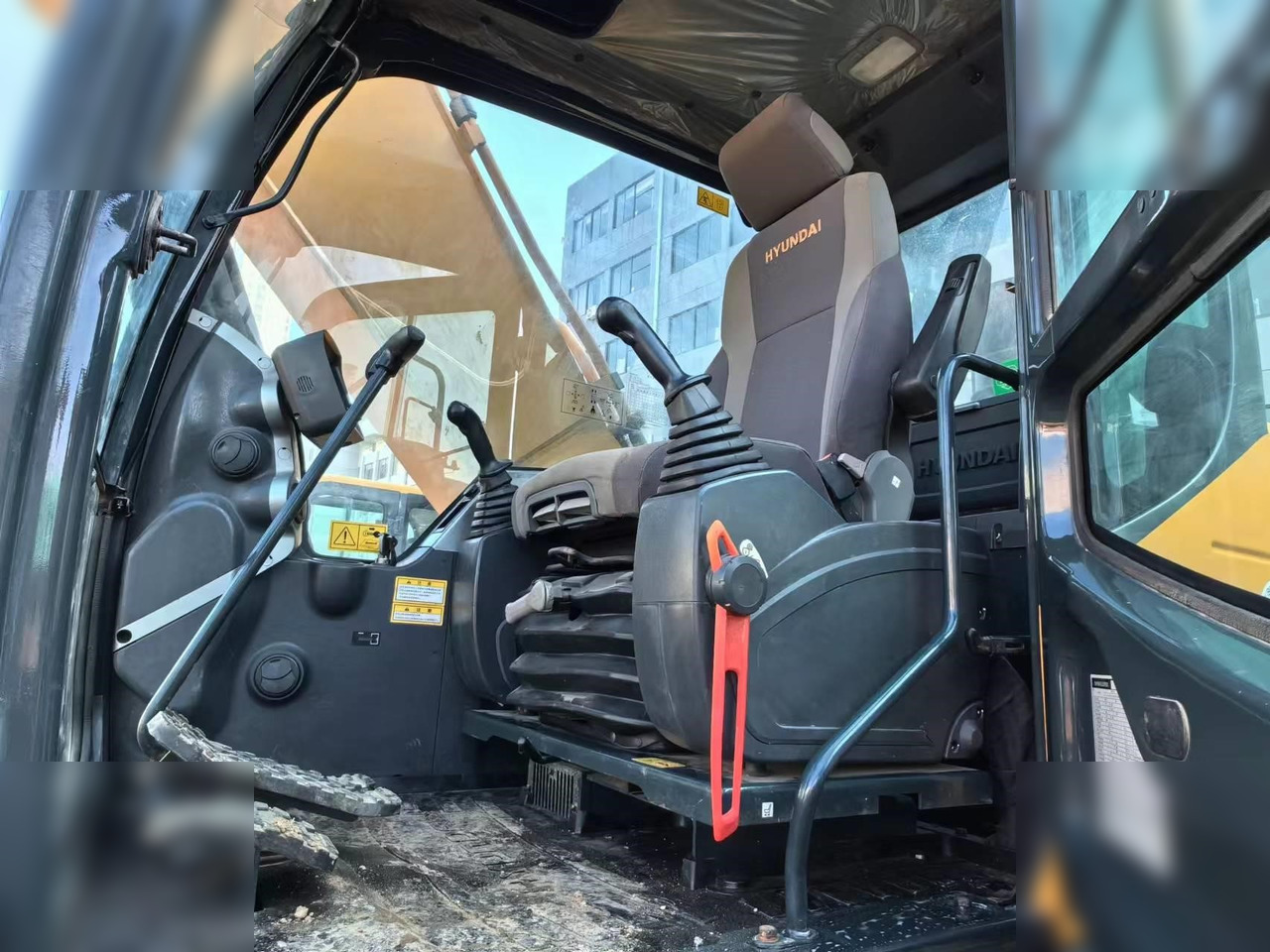 HYUNDAI 225LC-9 - Escavadora de rastos: foto 4 HYUNDAI 225LC-9 - Escavadora de rastos: foto 4