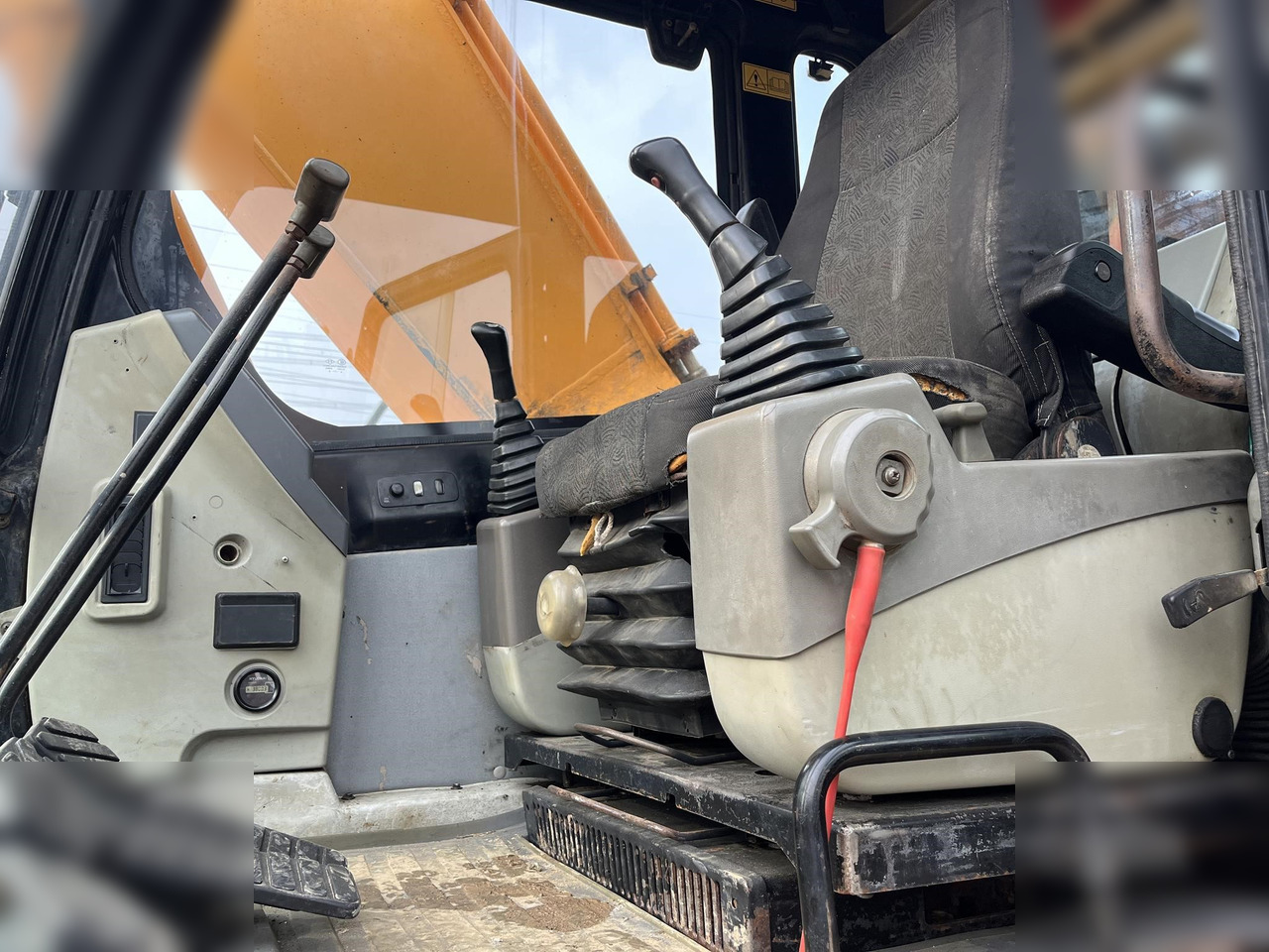 Escavadora de rastos HYUNDAI ROBEX 210 LC-7: foto 8