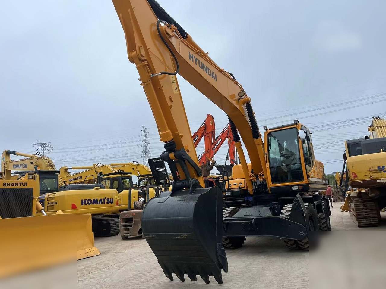 HYUNDAI ROBEX 210W-9 - Escavadeira de rodas: foto 5 HYUNDAI ROBEX 210W-9 - Escavadeira de rodas: foto 5