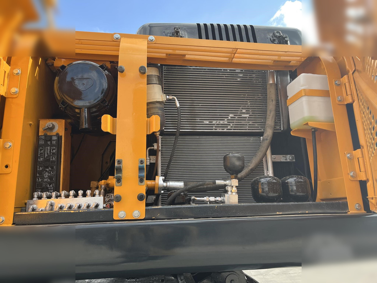 HYUNDAI ROBEX 210W-9 - Escavadeira de rodas: foto 5 HYUNDAI ROBEX 210W-9 - Escavadeira de rodas: foto 5