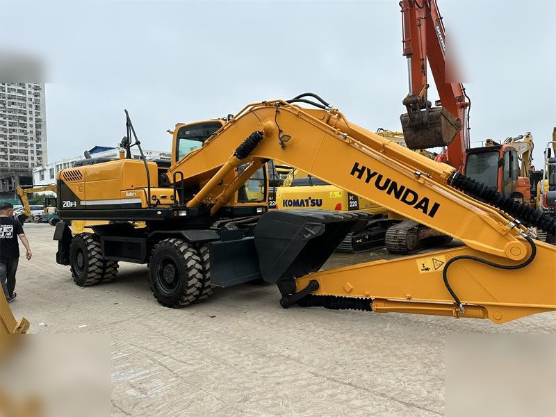 HYUNDAI ROBEX 210W-9 - Escavadeira de rodas: foto 4 HYUNDAI ROBEX 210W-9 - Escavadeira de rodas: foto 4