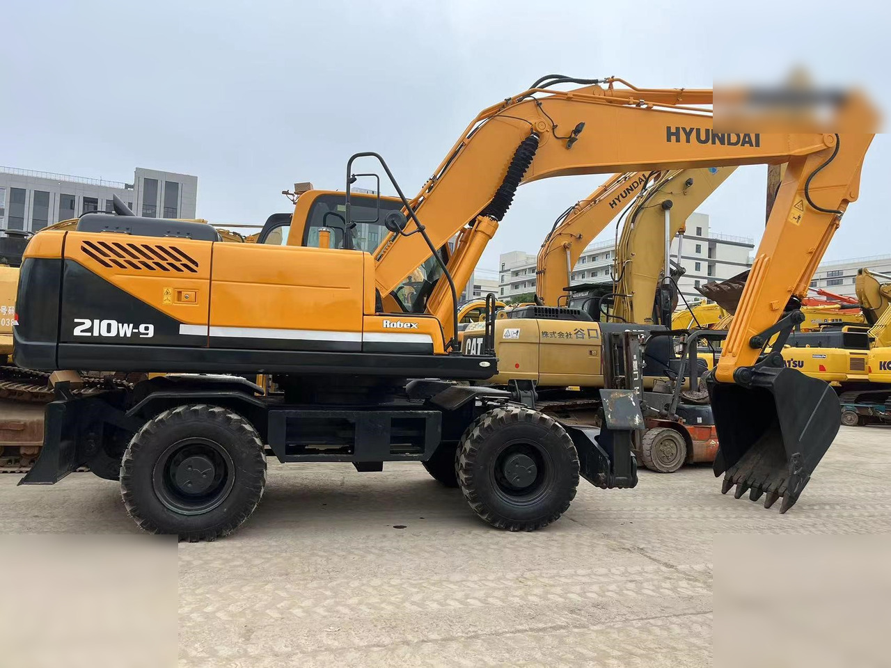 HYUNDAI ROBEX 210W-9 - Escavadeira de rodas: foto 1 HYUNDAI ROBEX 210W-9 - Escavadeira de rodas: foto 1
