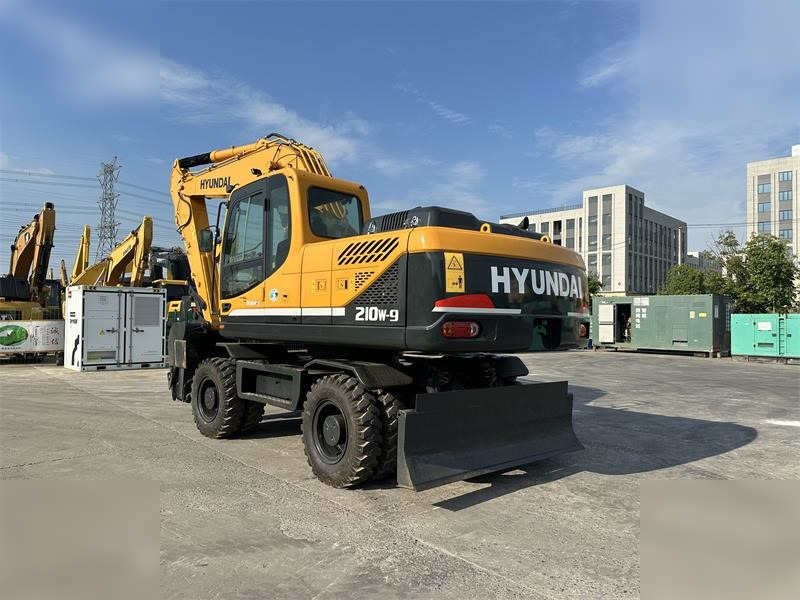 HYUNDAI ROBEX 210W-9 - Escavadeira de rodas: foto 2 HYUNDAI ROBEX 210W-9 - Escavadeira de rodas: foto 2
