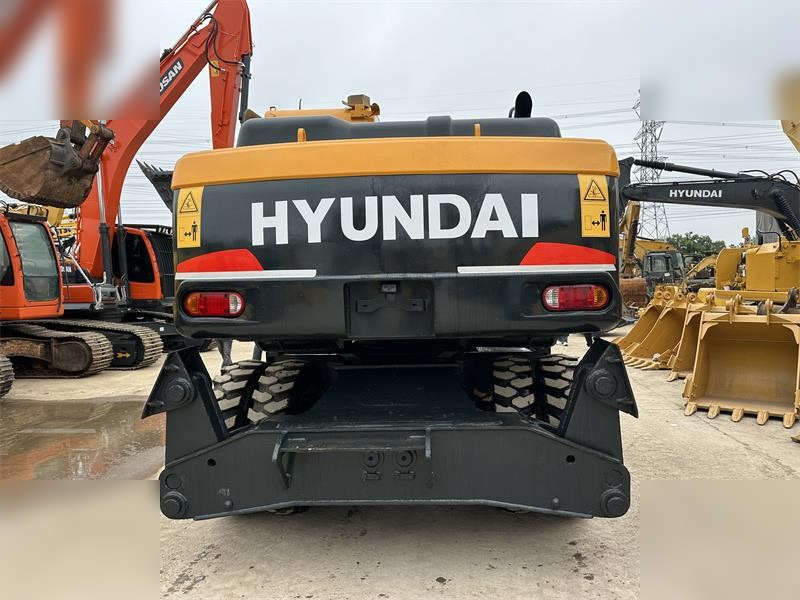 HYUNDAI ROBEX 210W-9 - Escavadeira de rodas: foto 2 HYUNDAI ROBEX 210W-9 - Escavadeira de rodas: foto 2