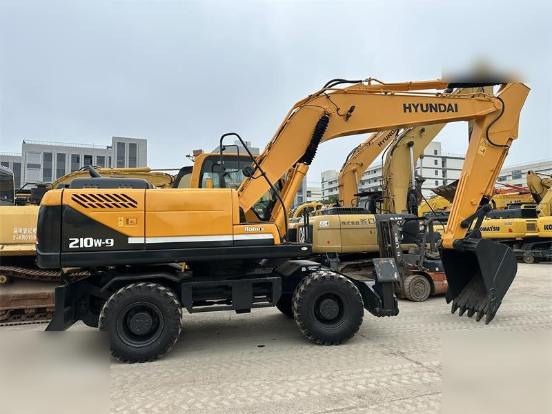 HYUNDAI ROBEX 210W-9 - Escavadeira de rodas: foto 1 HYUNDAI ROBEX 210W-9 - Escavadeira de rodas: foto 1