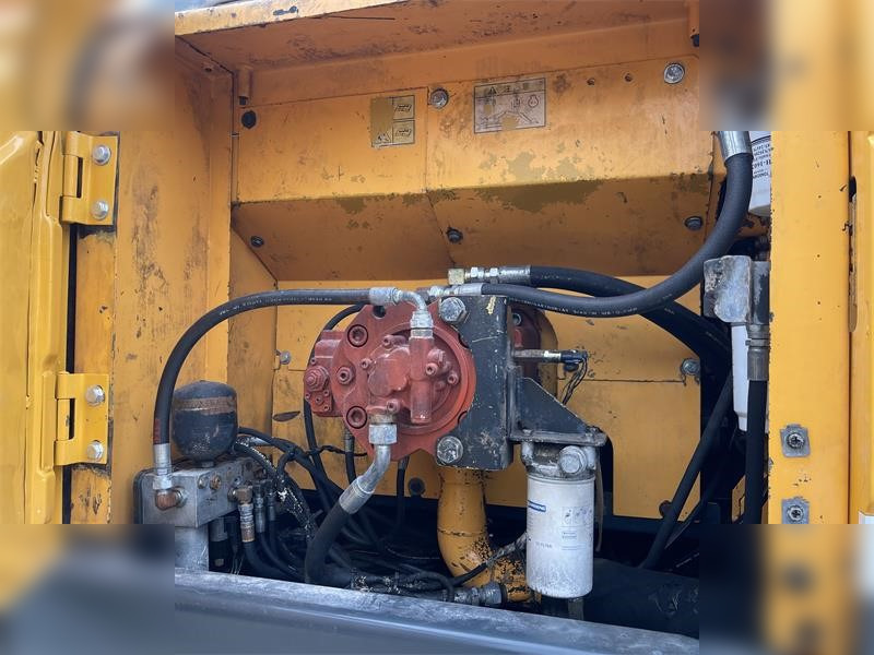 Escavadora de rastos HYUNDAI ROBEX 220 LC-9: foto 9