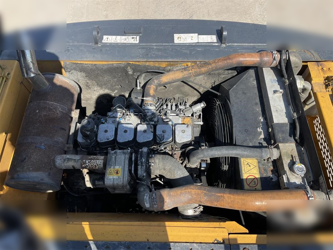 Escavadora de rastos HYUNDAI ROBEX 220 LC-9S: foto 9 Escavadora de rastos HYUNDAI ROBEX 220 LC-9S: foto 9