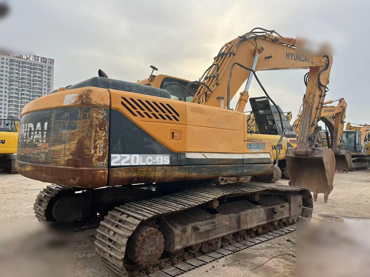 HYUNDAI ROBEX 220 LC-9S - Escavadora de rastos: foto 4 HYUNDAI ROBEX 220 LC-9S - Escavadora de rastos: foto 4