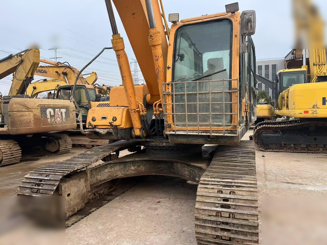 HYUNDAI ROBEX 220 LC-9S - Escavadora de rastos: foto 3 HYUNDAI ROBEX 220 LC-9S - Escavadora de rastos: foto 3